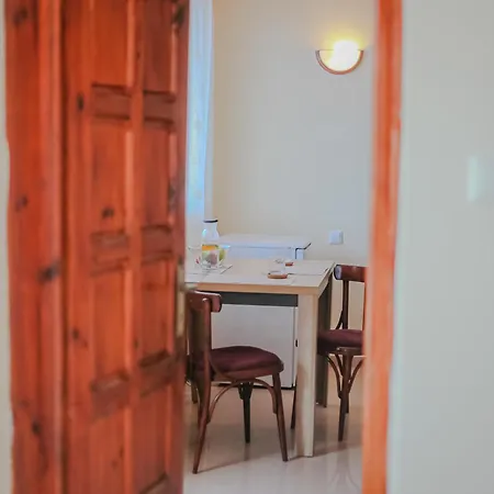 Хотел Bo's Place Св. Св. Константин и Елена